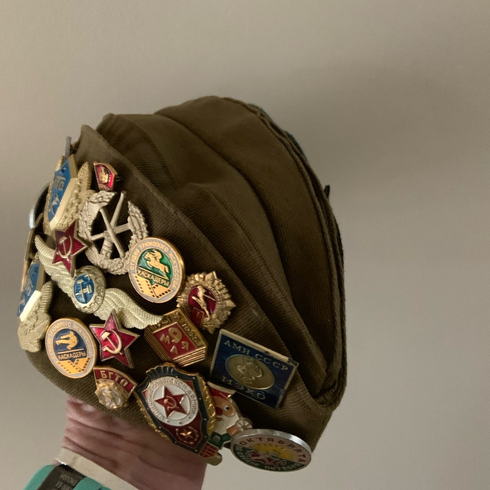 Men’s Russian Cap with multiple Pins - Picture 7 of 9